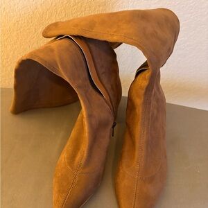 Donald Pliner Elegant Tan Heeled Boots for Women